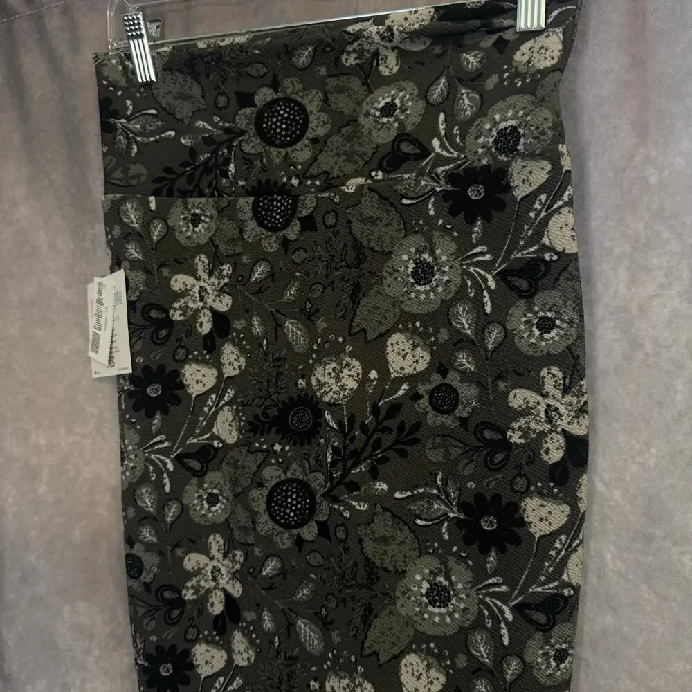 LuLaRoe Cassie Skirt XS NWT Floral Pencil Skirt Stretch grey black white - Picture 8 of 8